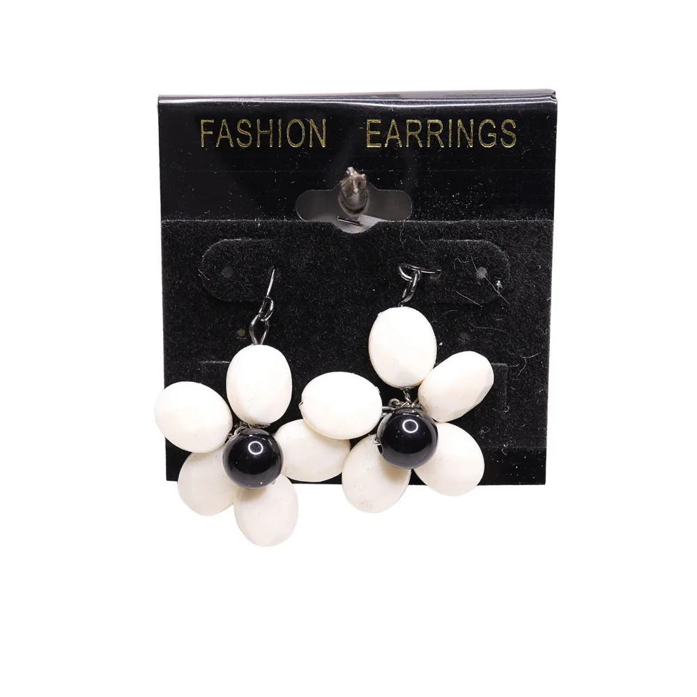 Black And White Daisy Shaped Dangle Cluster Fashion Earrings - New On Card